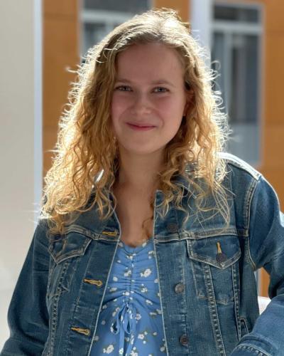 A profile picture of Cornell Writing Centers tutor Emma Leynse. 