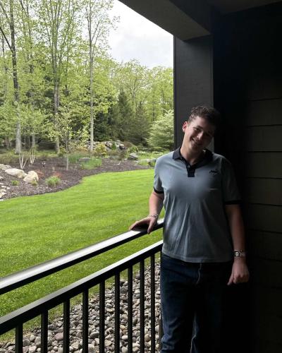 A profile picture of Cornell Writing Centers tutor Jonah Kosloff. 