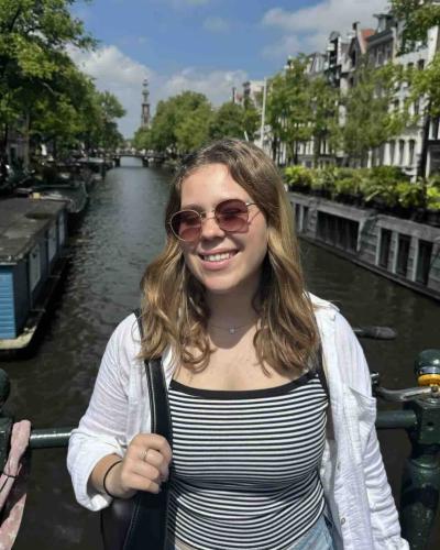 A profile picture of Cornell Writing Centers tutor Meredith Knauff.
